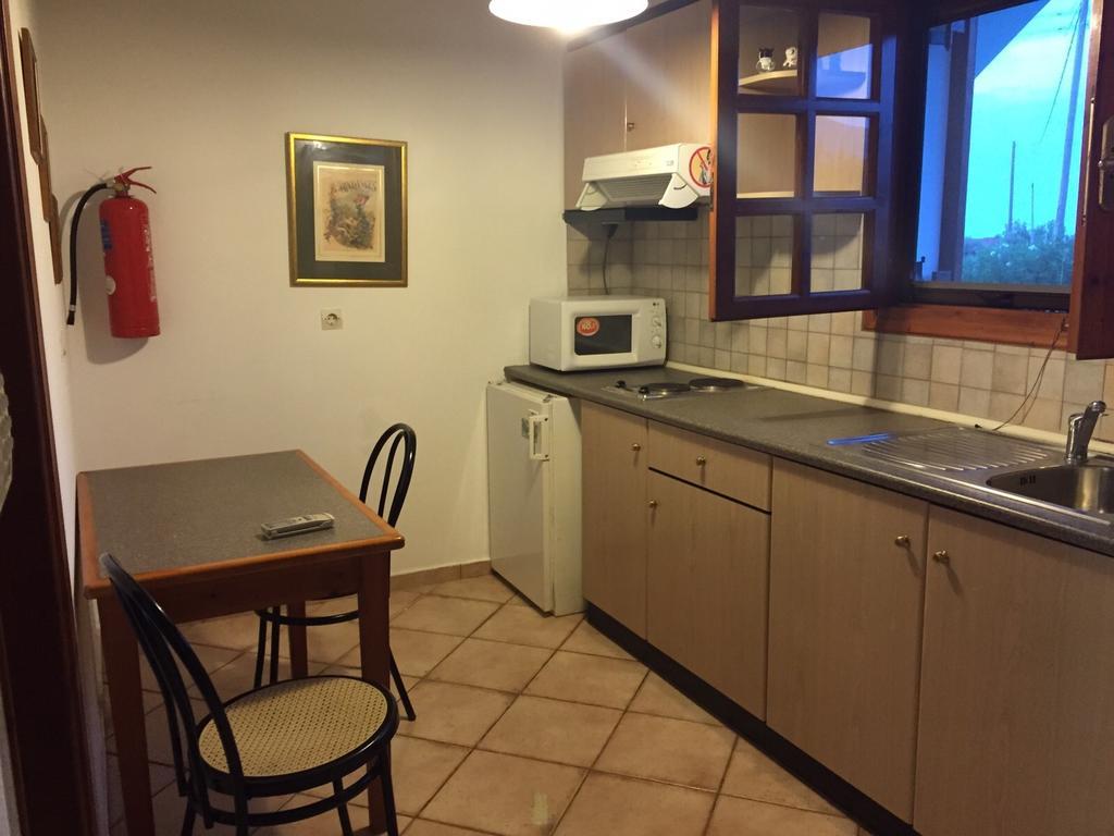 Terpsichore Apartments Kyparissia Zimmer foto